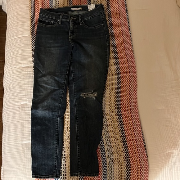Levi’s 311 shaping skinny Jean medium wash - Picture 2 of 5